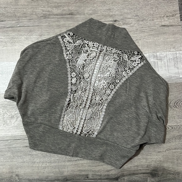 Delia’s Dolman Sleeve Cardigan Lace Cut Out Back Cropped Sweater sz Small - Picture 6 of 8